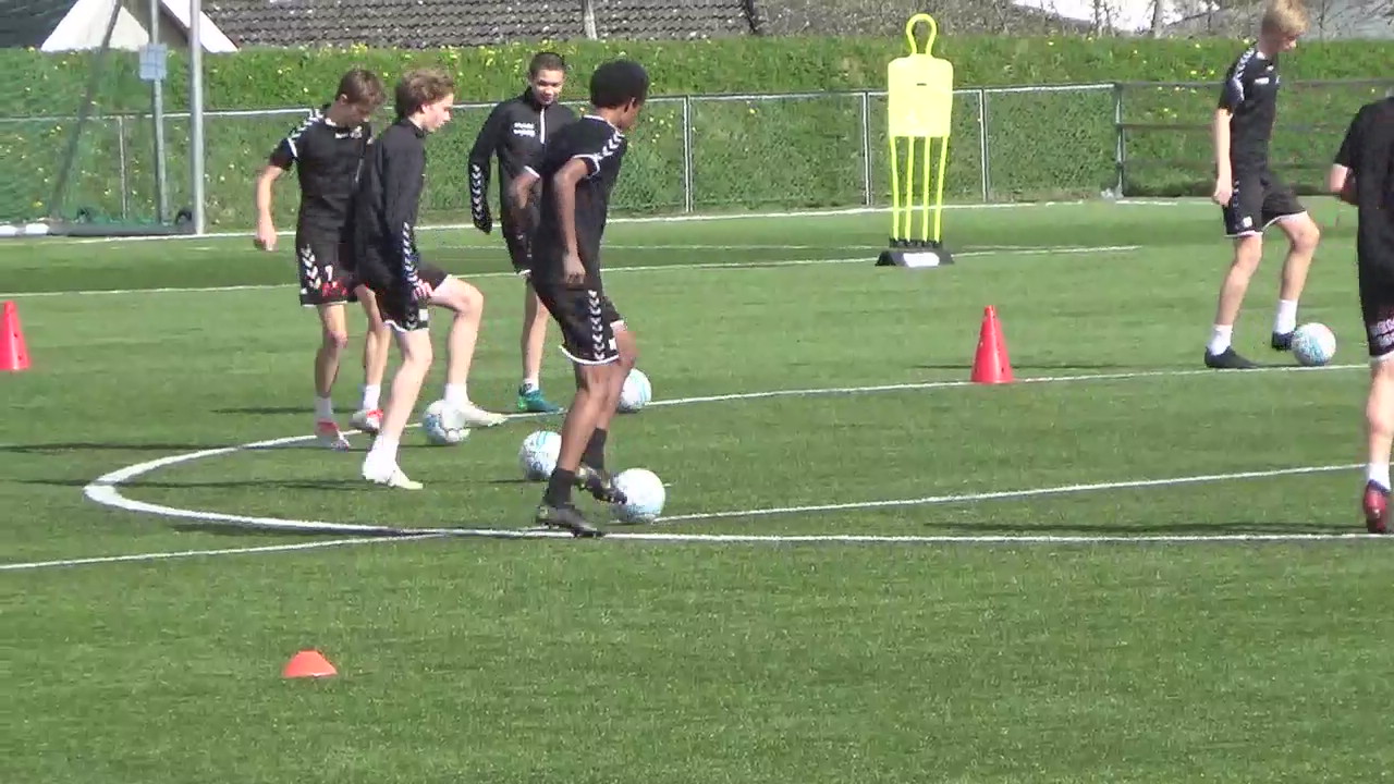 19 Lek med ball.MP4